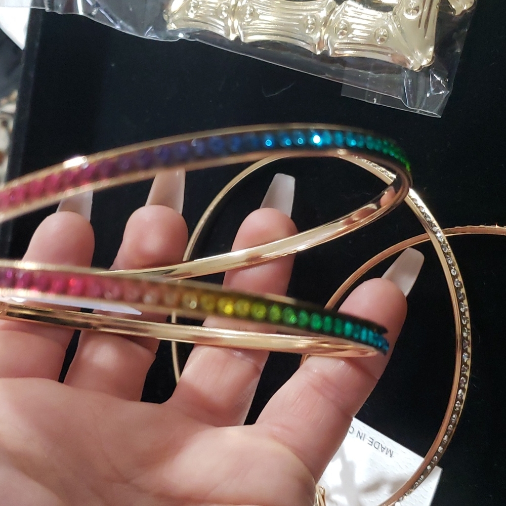 Earings - Picture 2 of 3